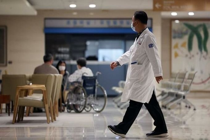 South Korea begins the process of revoking the licenses of nearly 5,000 doctors 4