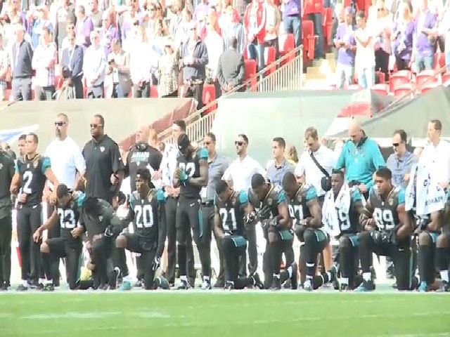 'Declaring war' on Trump, American football players kneel when saluting the flag 0