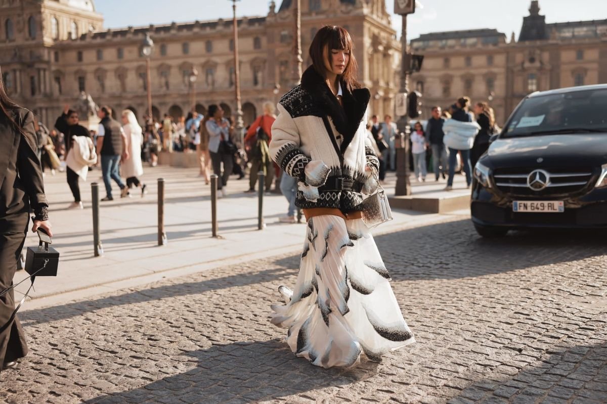 Chau Bui shows off her style at the Louis Vuitton show 0