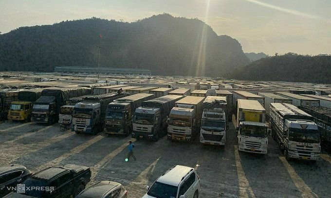 Lang Son border gate is congested with more than 4,300 agricultural vehicles exported to China 5
