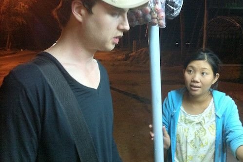 Western guests tell each other 5 things to avoid in Vietnam 3